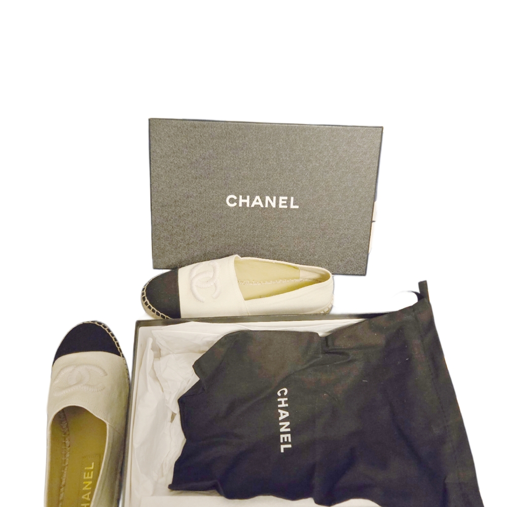 Chanel Women's Cream and Black Canvas CC Espadrilles, Like New - Picture 5 of 8